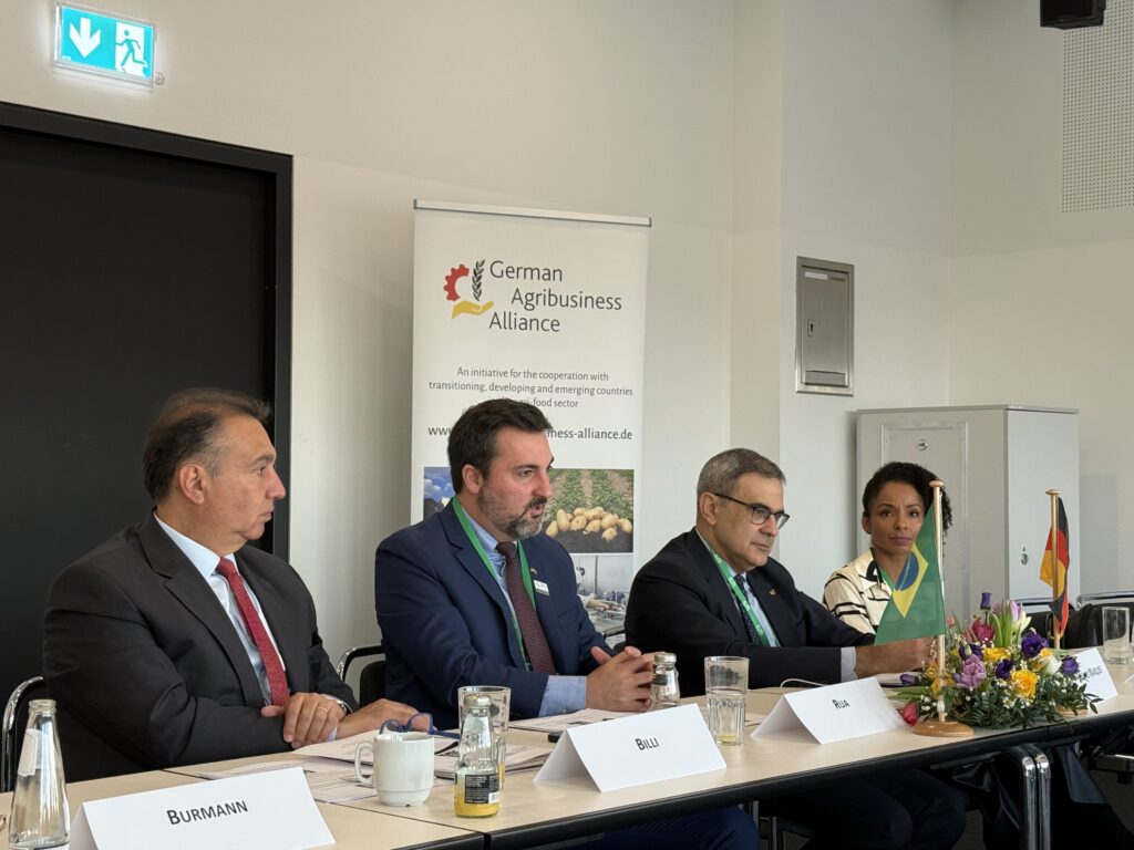 Brasilianischer Minister für Handel und internationale Angelegenheiten, S.E. Luis Rua, in der GAA Business Lounge auf der GFFA 2026 in Berlin