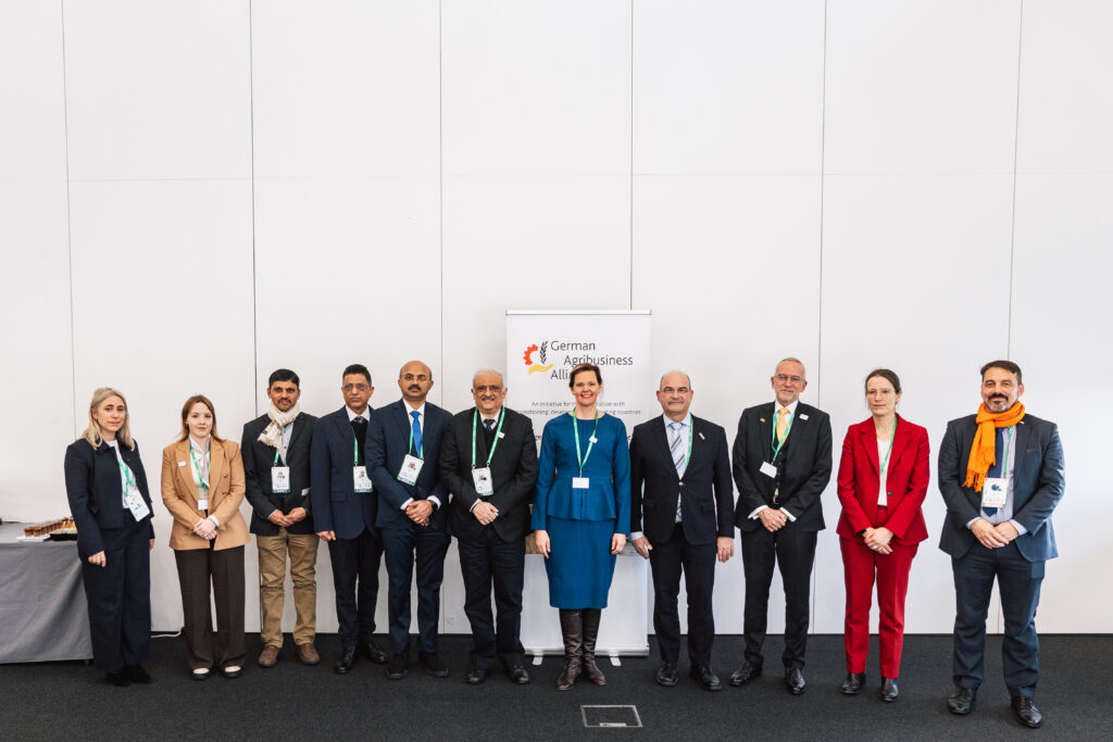 Indiens Vizeagrarminister Dr. Devesh Chaturvedi und BMLEH-Staatssekretär Prof. Dr. Dr. Markus Schick bei einem Indo-German Business Lunch am Rande des GFFA 2026 in Berlin