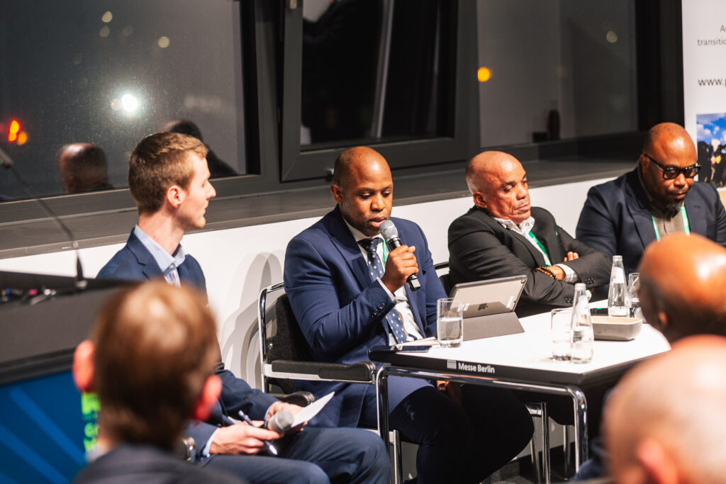 Kommissar der Afrikanischen Union, Moses Vilakati, sowie Delegationen aus Südafrika, Tansania und Malawi bei einem Abendempfang am Rande des GFFA 2026