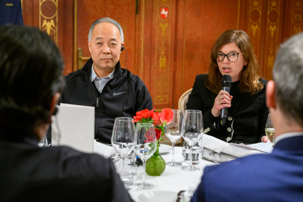 Chinas Agrarvizeminister, Ma Youxiang, und BMEL-Staats-sekretärin Dr. Ophelia Nick bei einem GAA-Abendessen mit Wirtschaftsvertretern im Rahmen des GFFA 2024 in Berlin