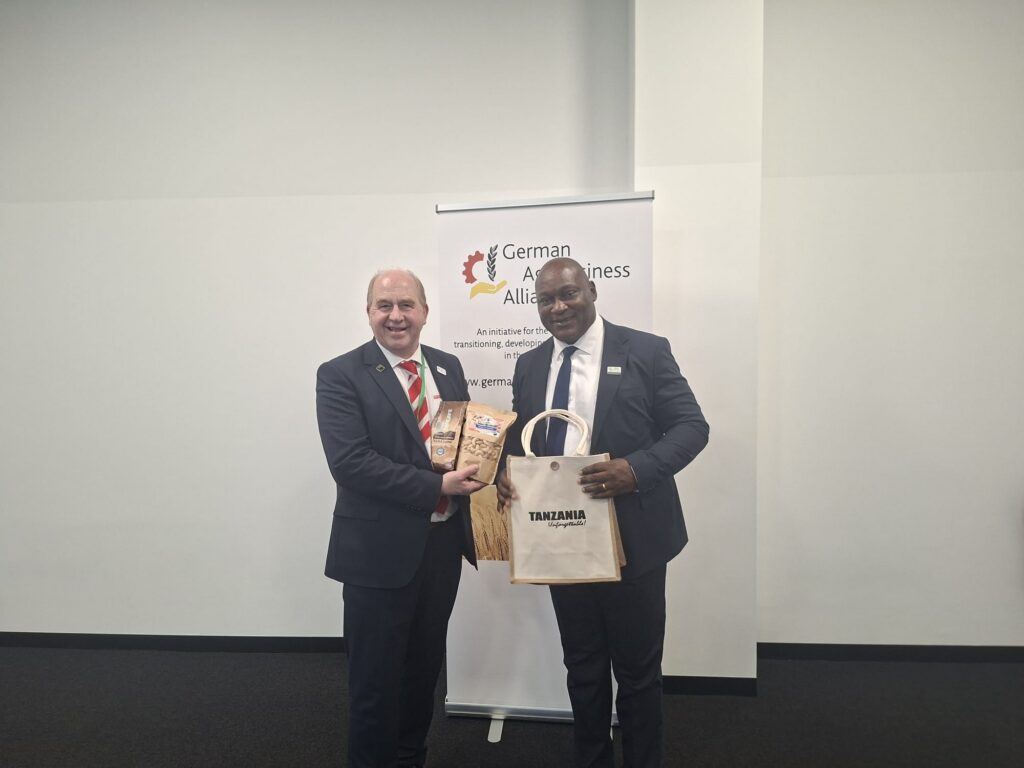 Austausch mit Daniel Chongolo, Landwirtschaftsminister von Tansania, in der GAA Business Lounge am Rande des GFFA 2026